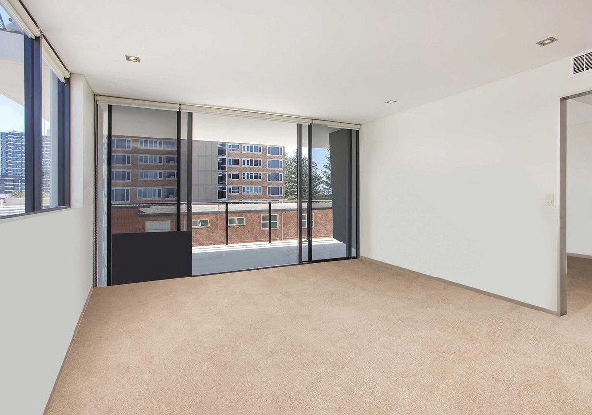 1035/2 THE Esplanade Burleigh Heads 5