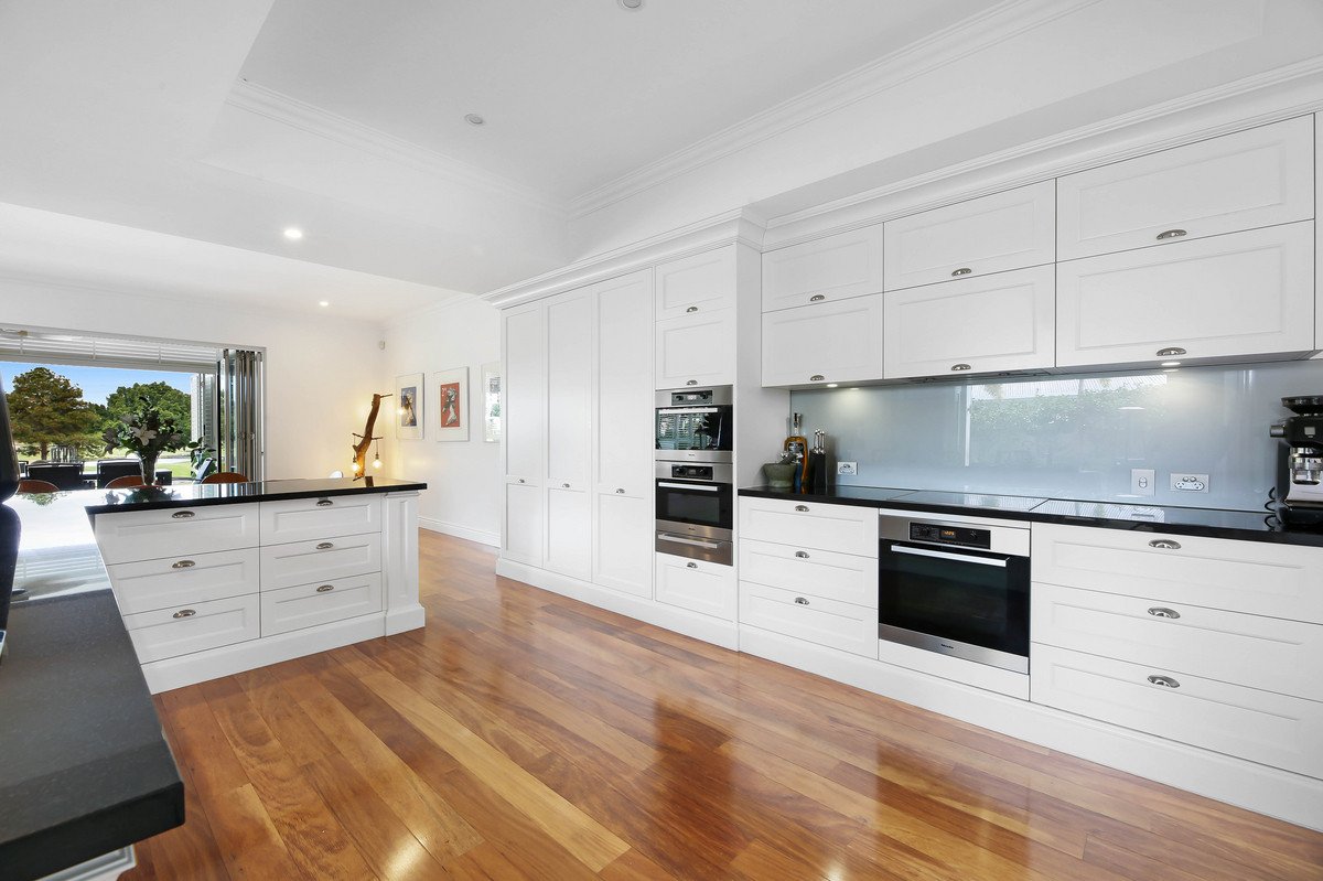 1036 Lakeview Terrace Benowa 10