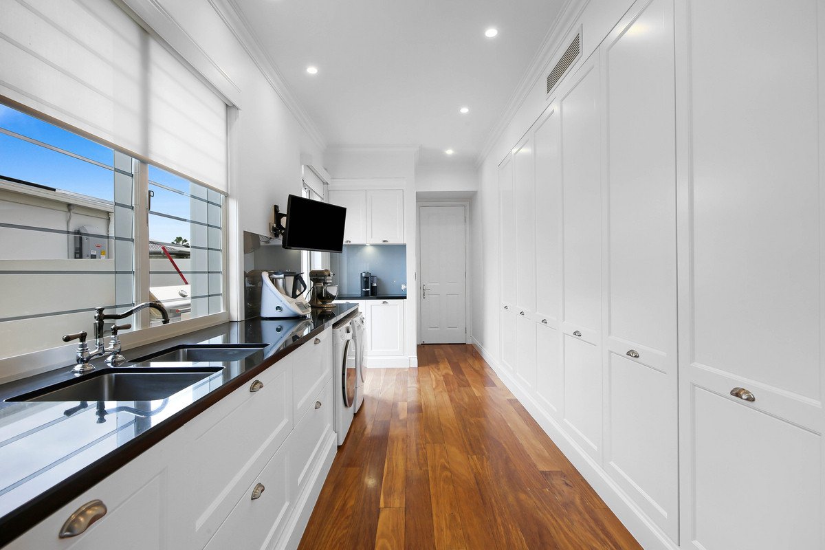 1036 Lakeview Terrace Benowa 11