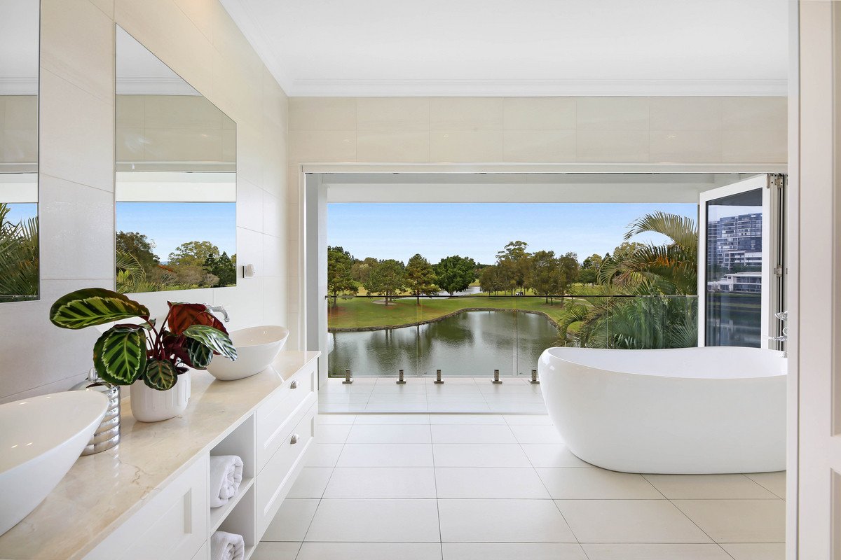 1036 Lakeview Terrace Benowa 25