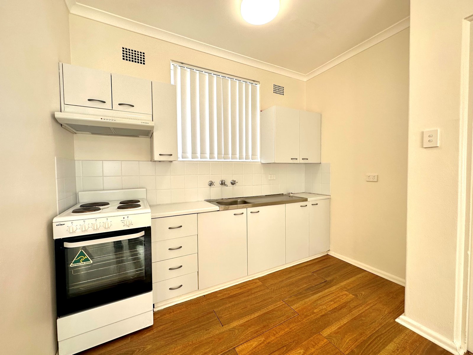 10/379 King Georges Road BEVERLY HILLS 3