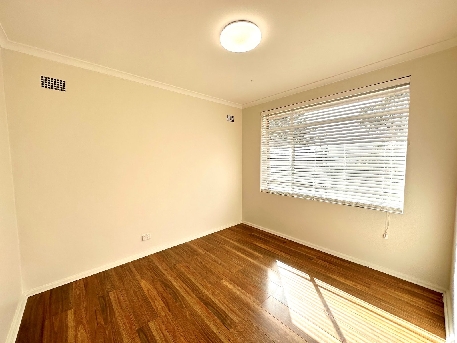10/379 King Georges Road BEVERLY HILLS 2