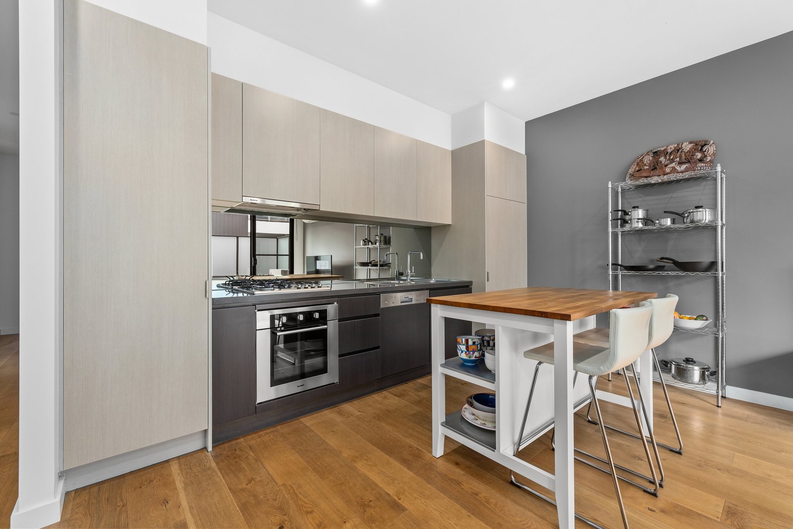 Gallery: 103/81 Warrigal Road