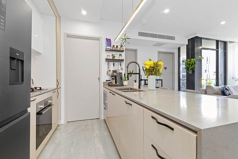 1039/1 Studio Drive EASTGARDENS 8