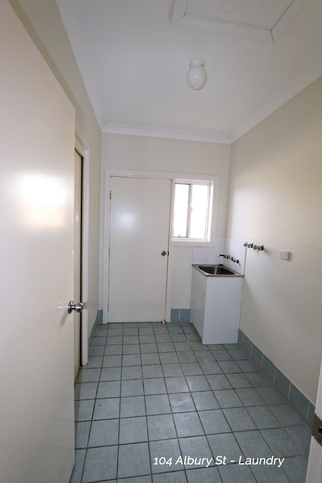 104 Albury Street TUMBARUMBA 11