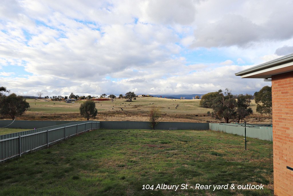104 Albury Street TUMBARUMBA 13