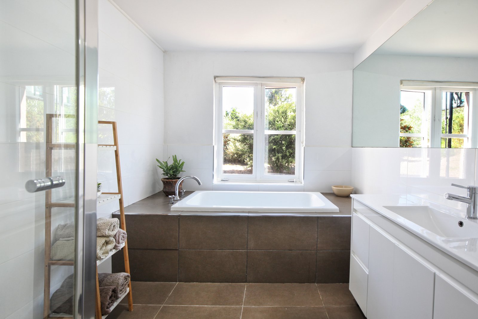 Real Estate and Property in 104 Blackmore Road, Woodend, VIC