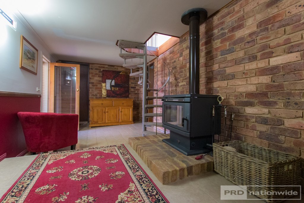 104 Dalhunty Street TUMUT 12