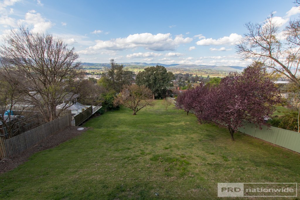 104 Dalhunty Street TUMUT 17