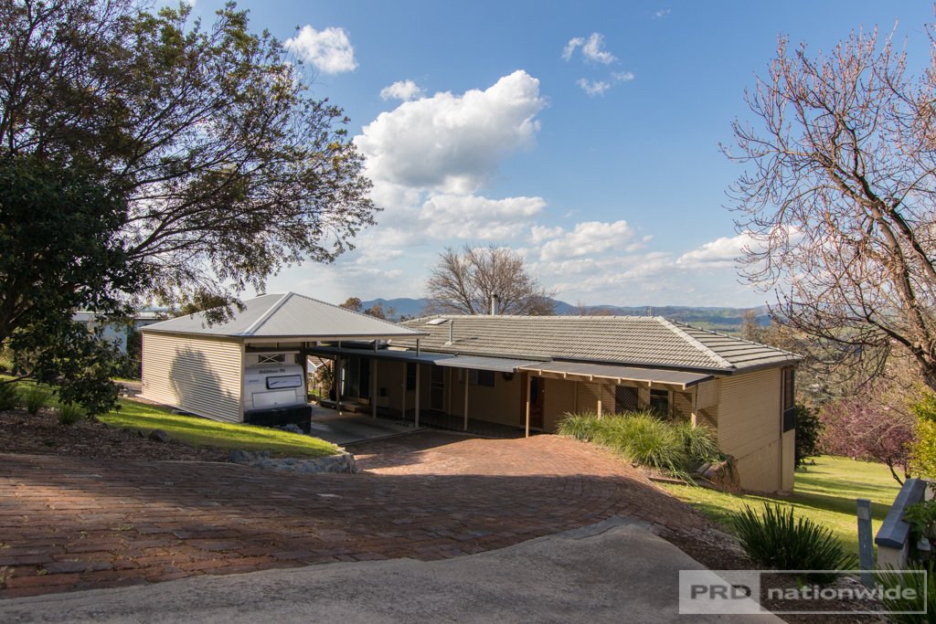 104 Dalhunty Street TUMUT 19