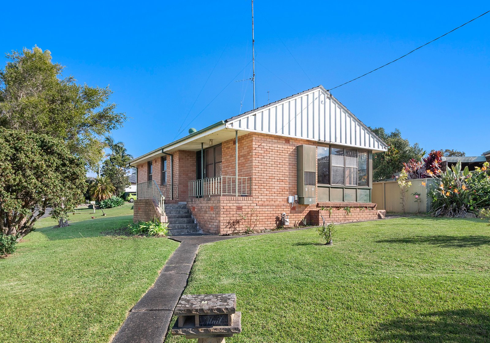 104 Lakeside Drive KOONAWARRA 2