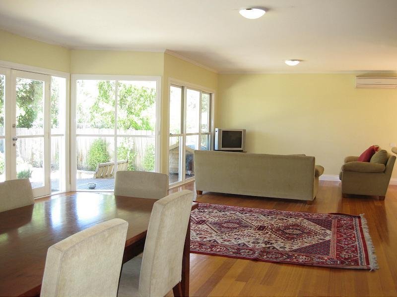 Gallery: 104 Ludstone Street