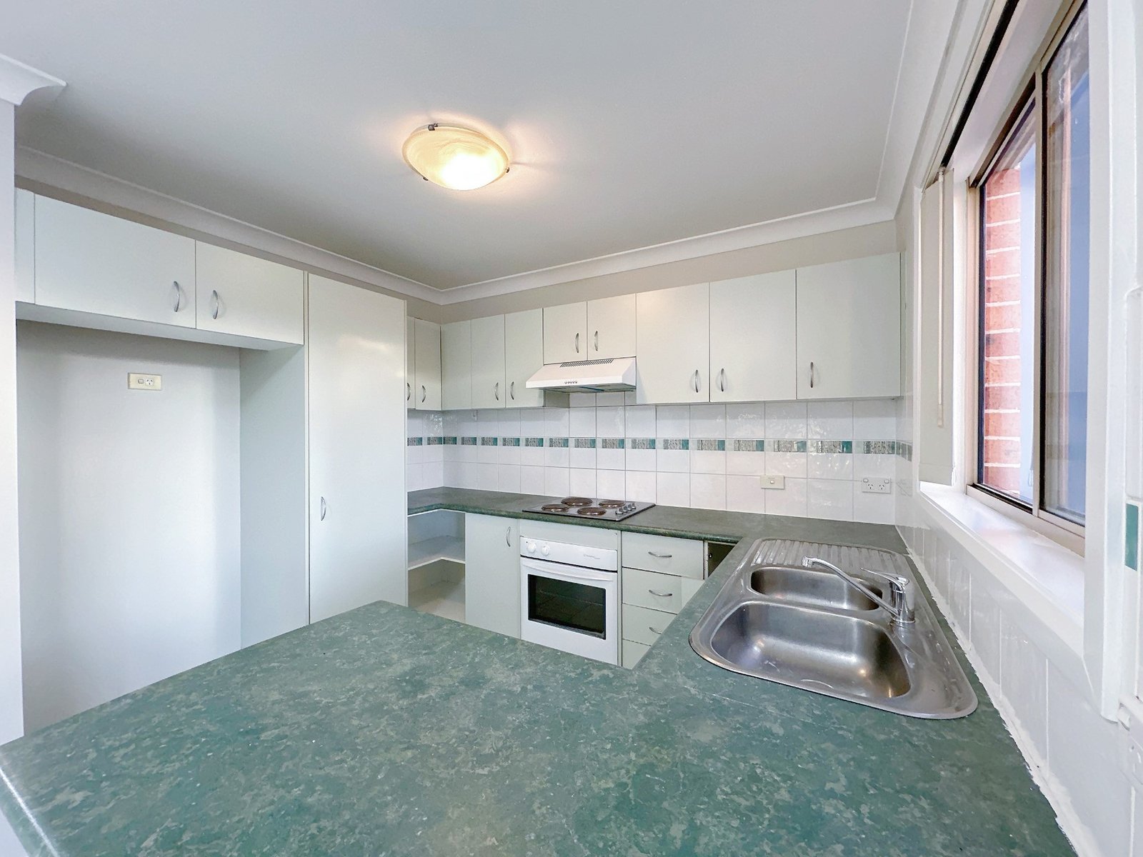 10/4 Myall Road CASULA 4