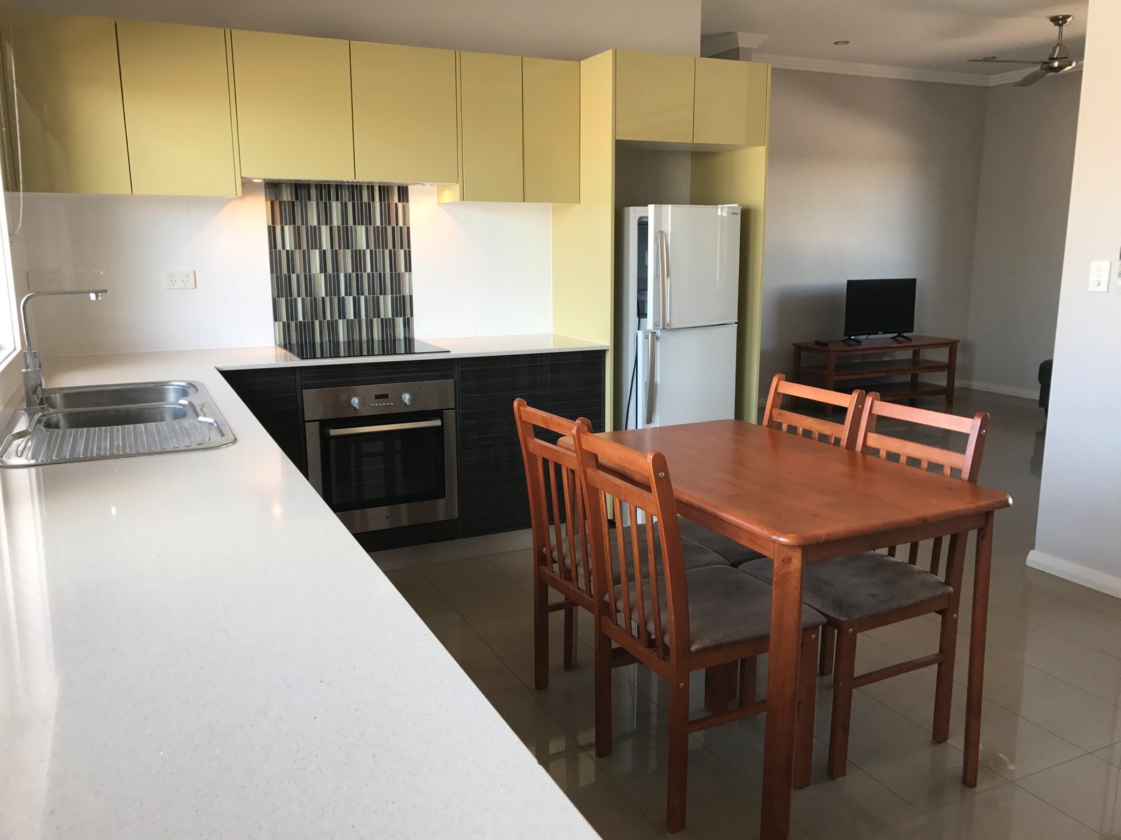 10/4 Shingoro Street BILINGURR 1