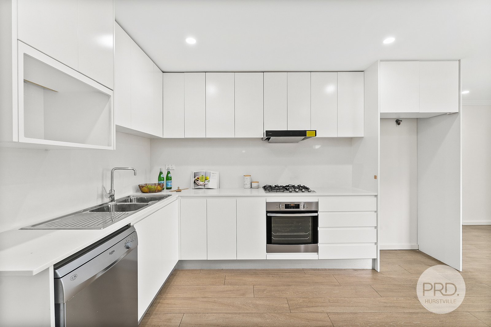 10/4 St Georges Parade HURSTVILLE 3