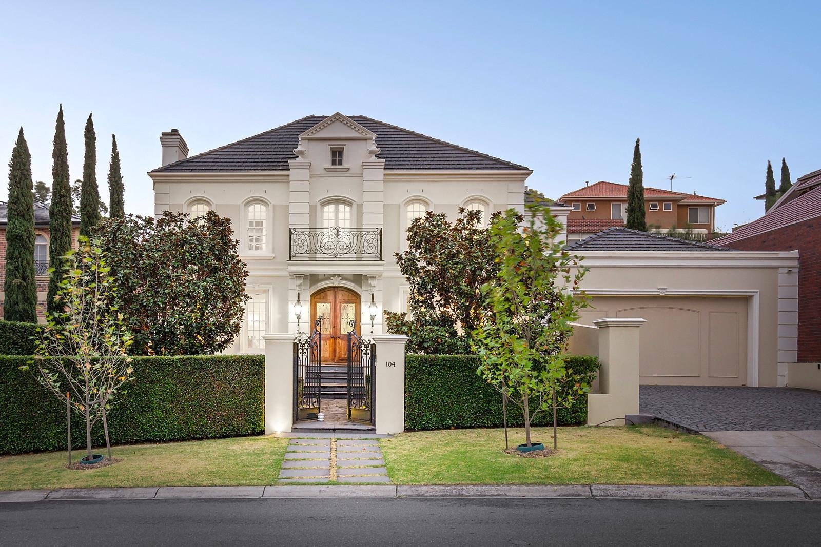 104 Templewood Crescent, Avondale Heights VIC 3034