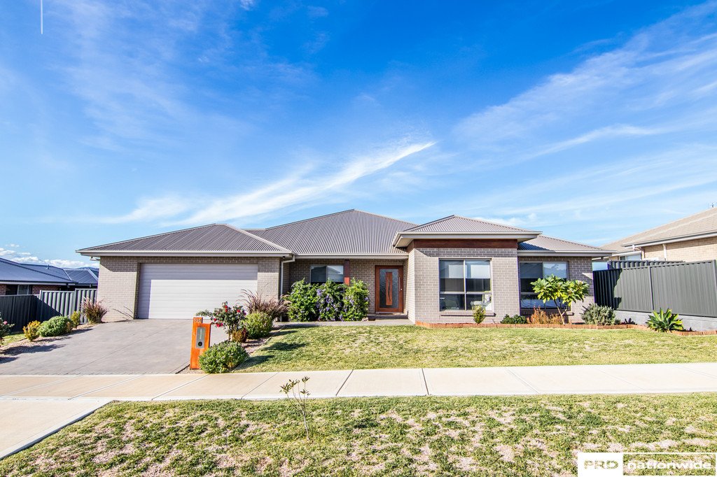 104 Verdelho Drive TAMWORTH 1