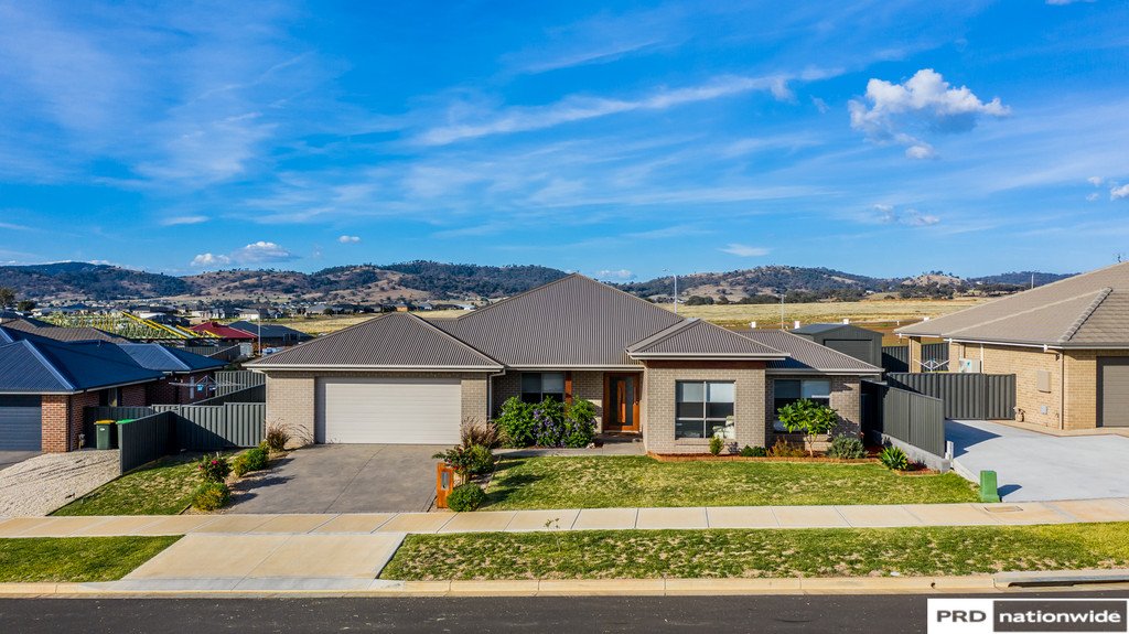 104 Verdelho Drive TAMWORTH 2