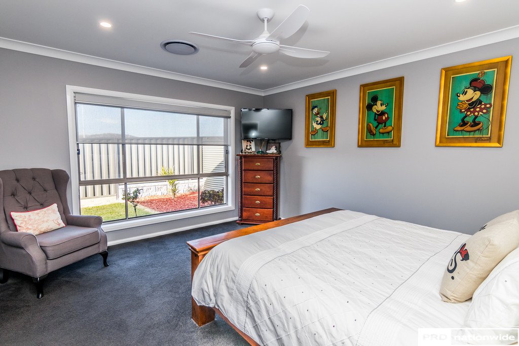 104 Verdelho Drive TAMWORTH 4