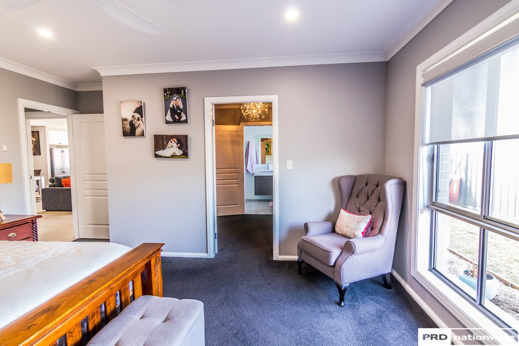 104 Verdelho Drive TAMWORTH 5