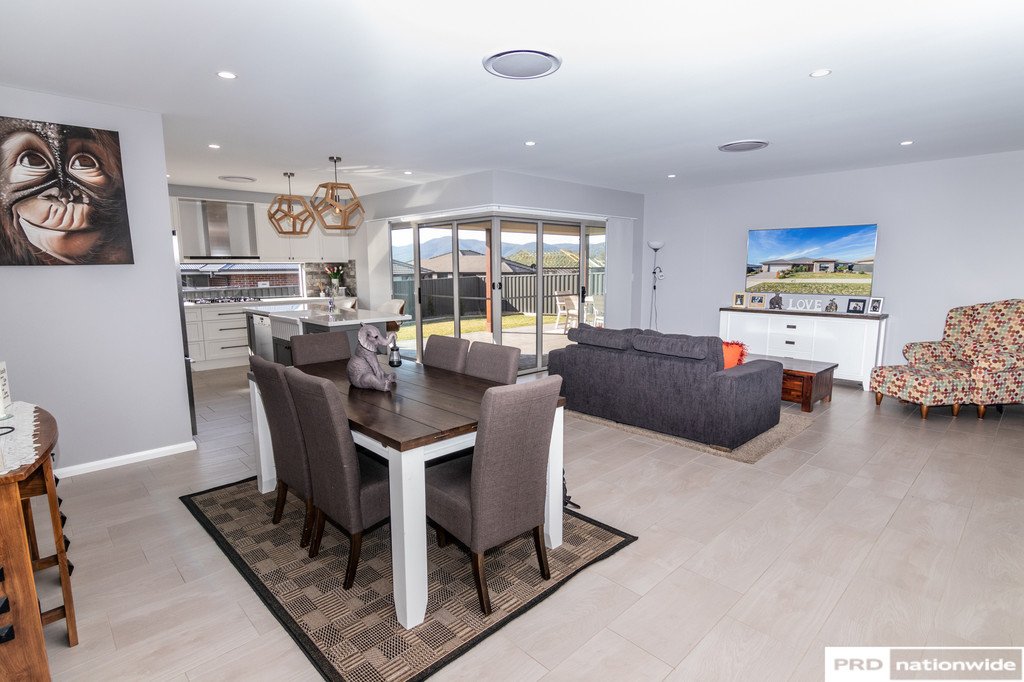 104 Verdelho Drive TAMWORTH 8