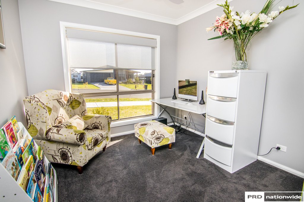 104 Verdelho Drive TAMWORTH 23