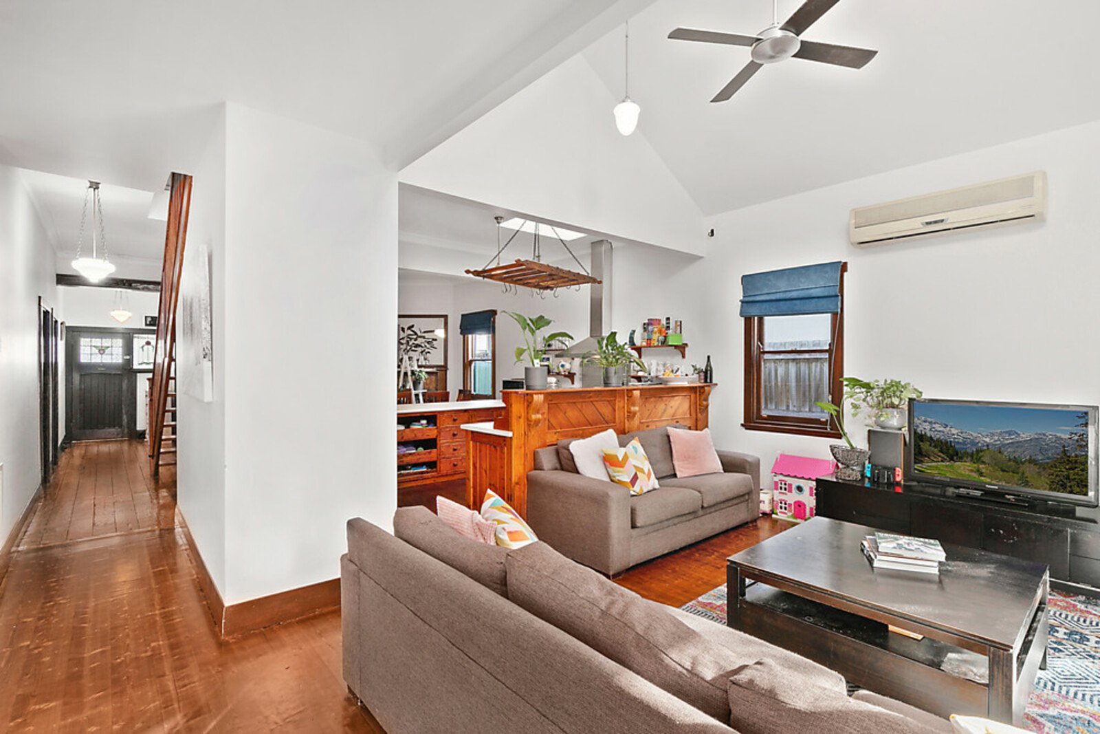 Gallery: 104 Weller Street