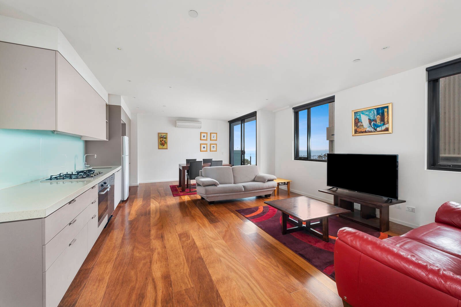 Gallery: 104/100 Western Beach Road