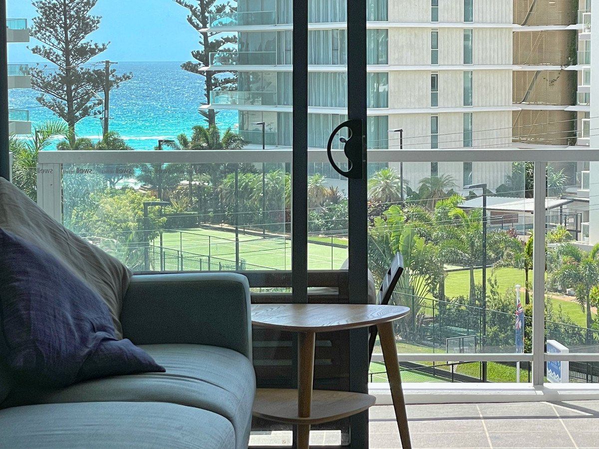 1041/1 Ocean Street Burleigh Heads 2