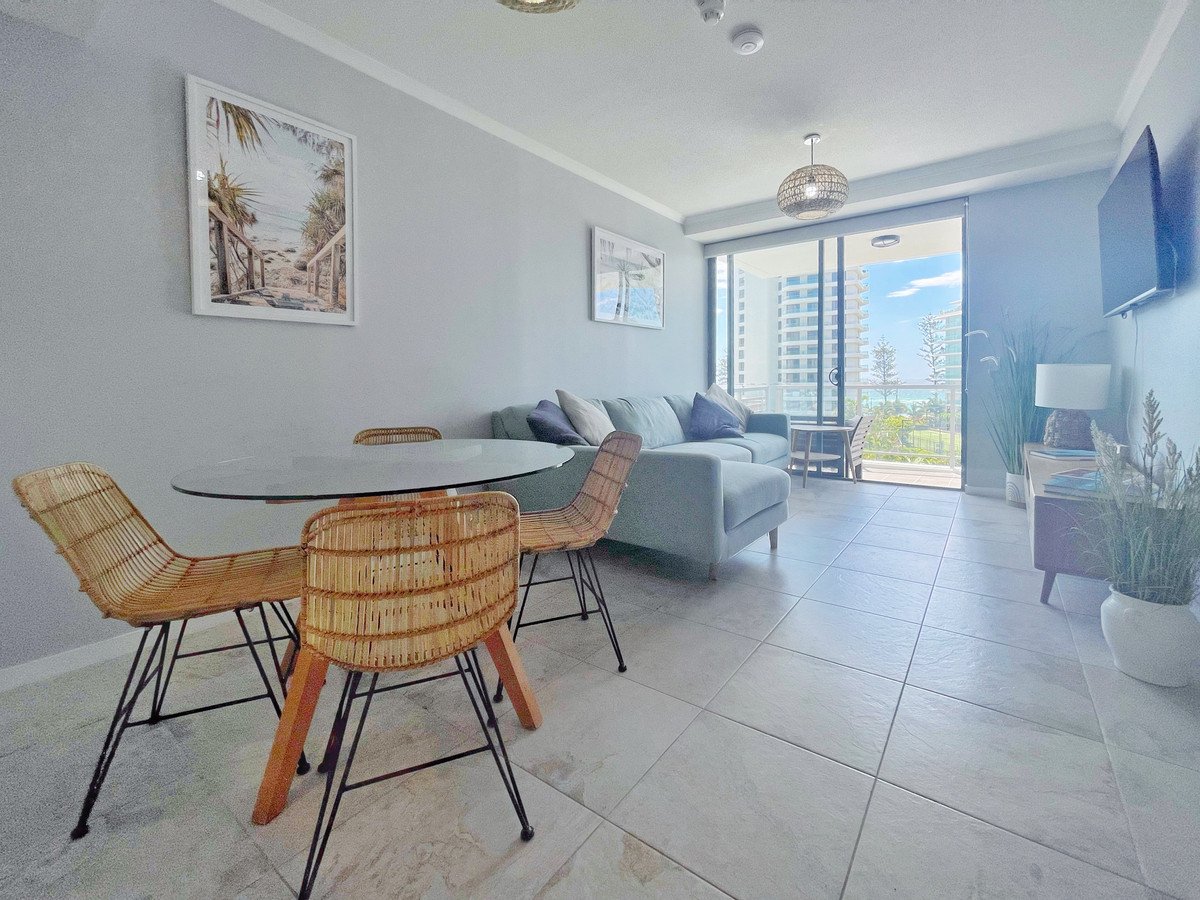 1041/1 Ocean Street Burleigh Heads 4