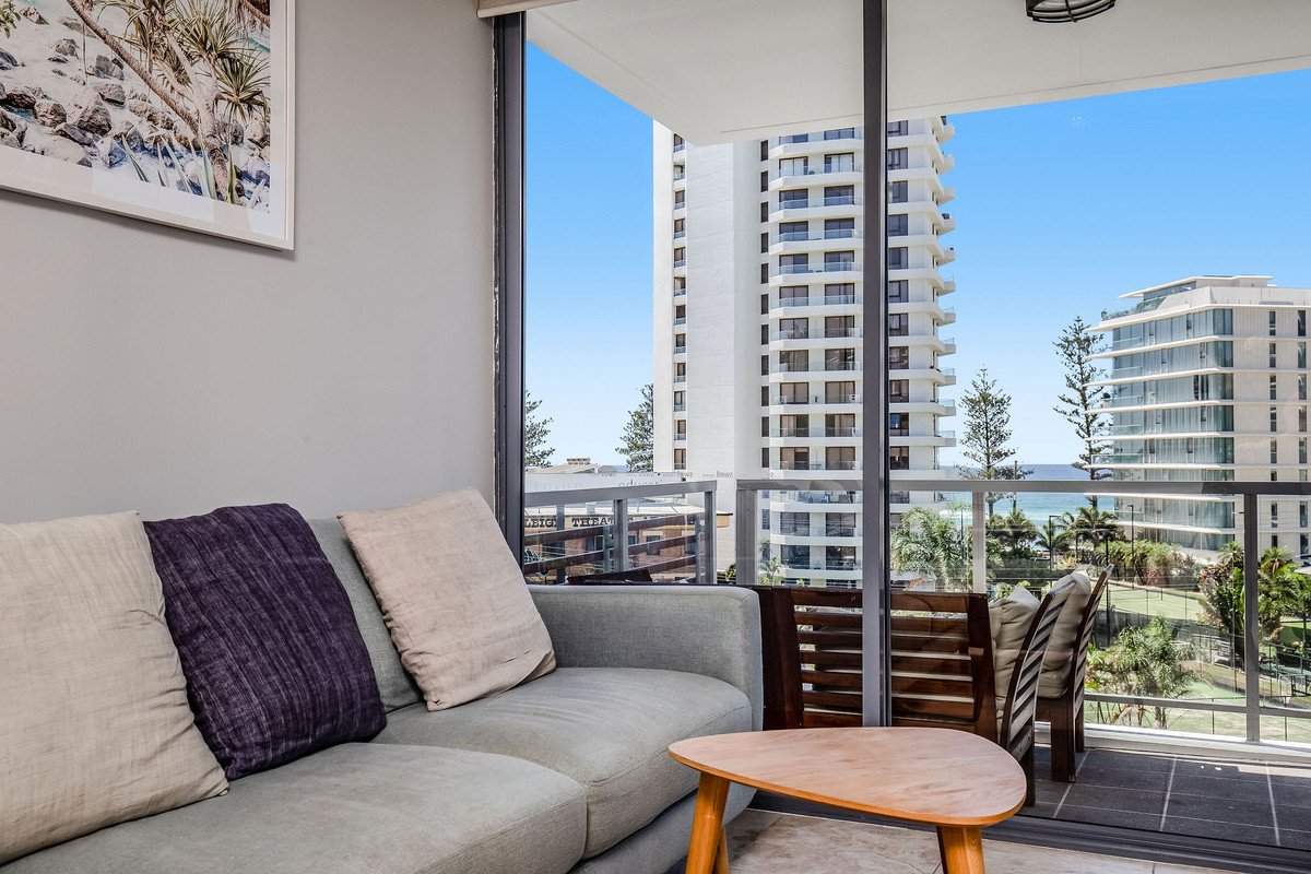 1041/1 Ocean Street Burleigh Heads 5