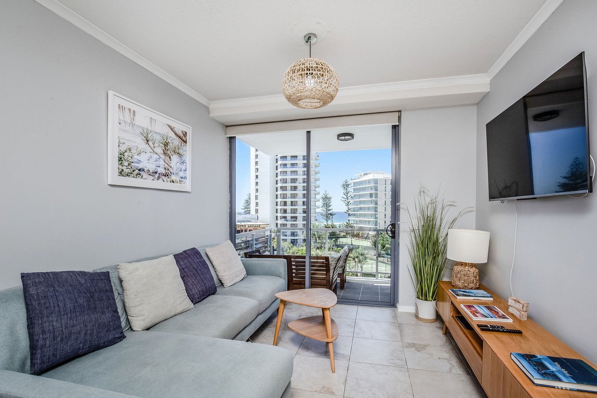 1041/1 Ocean Street Burleigh Heads 6