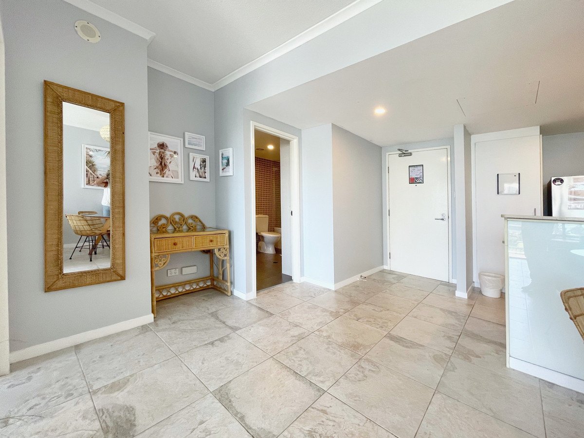 1041/1 Ocean Street Burleigh Heads 8