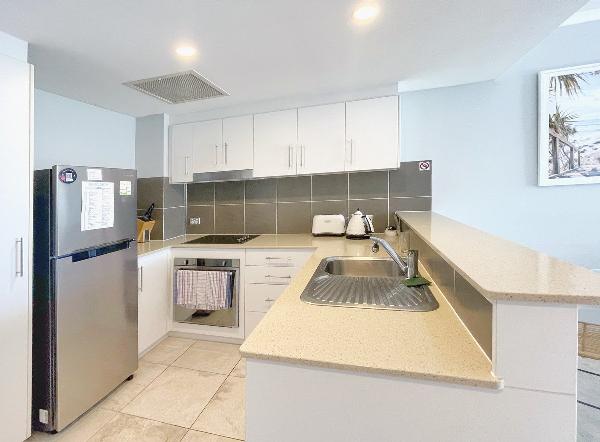 1041/1 Ocean Street Burleigh Heads 9