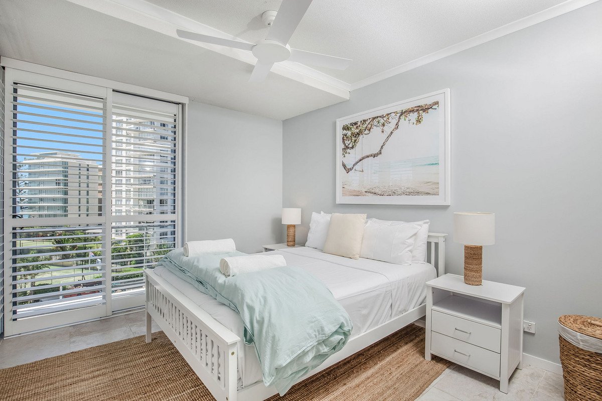 1041/1 Ocean Street Burleigh Heads 11