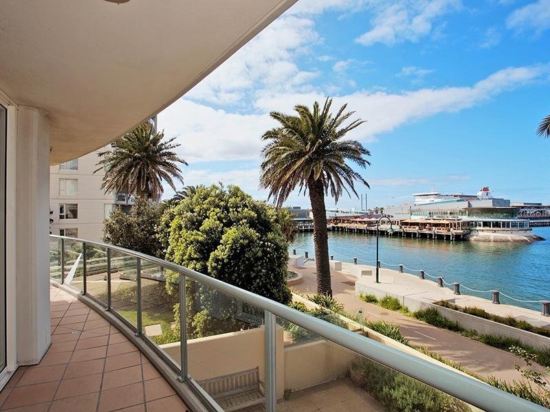 Gallery: 104/115 Beach Street
