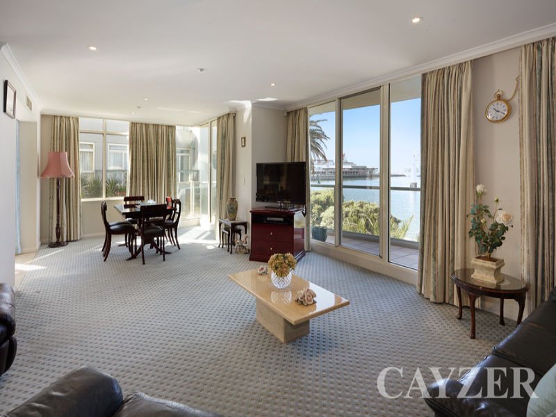Gallery: 104/127 Beach Street