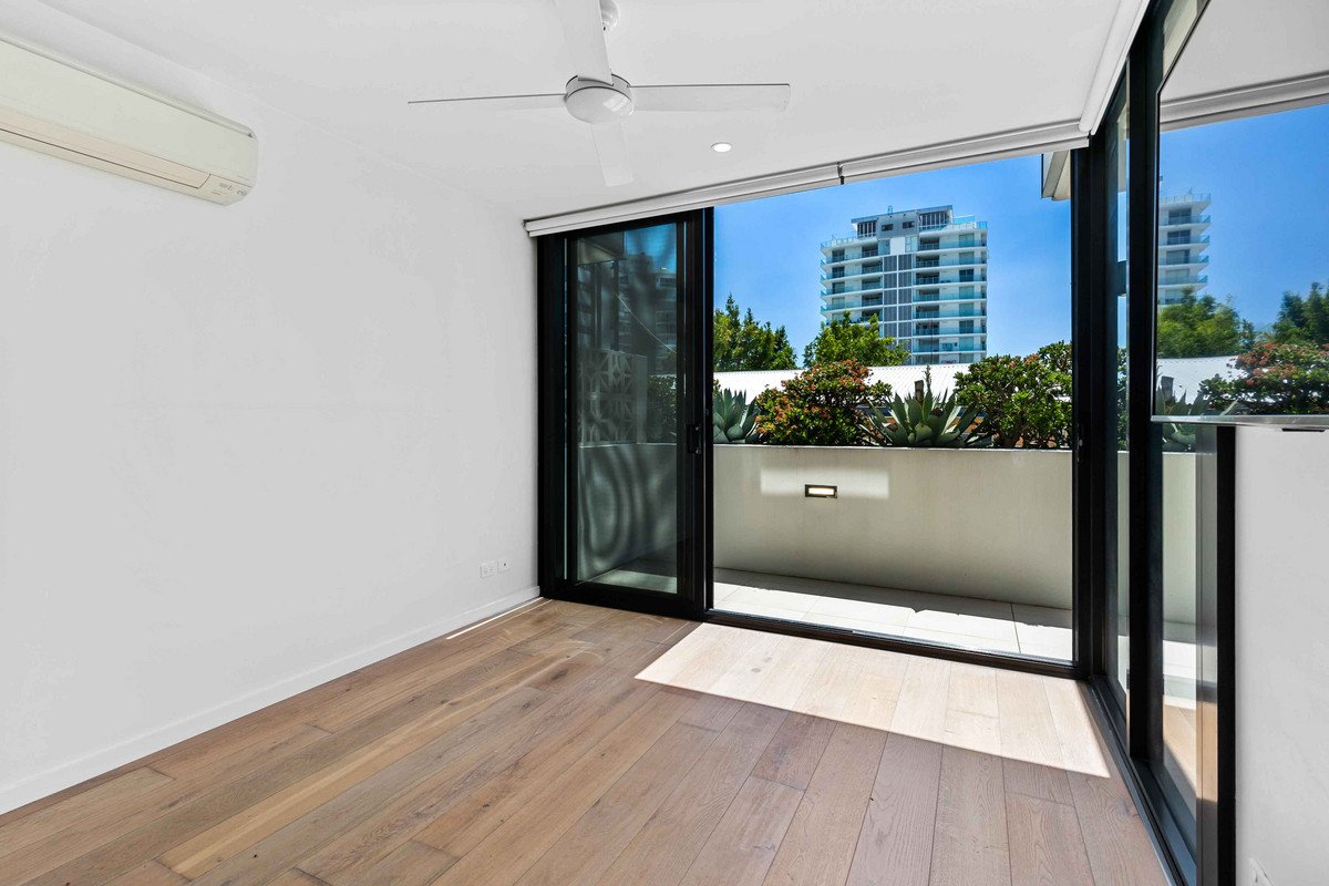 104/13-15 Haig Street Coolangatta 8