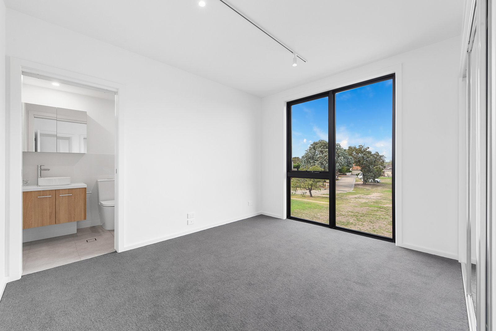 Gallery: 104/142 Bentons Road