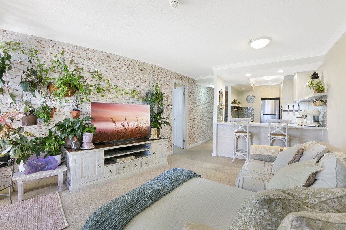 104/220 The Esplanade Burleigh Heads 3