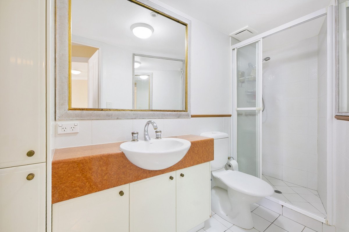 104/220 The Esplanade Burleigh Heads 9