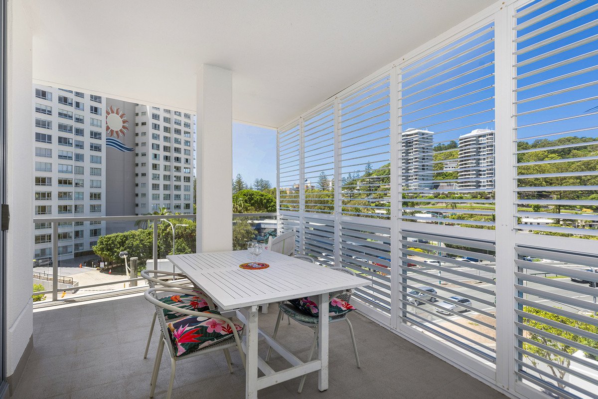 1044/1 Ocean Street Burleigh Heads 2