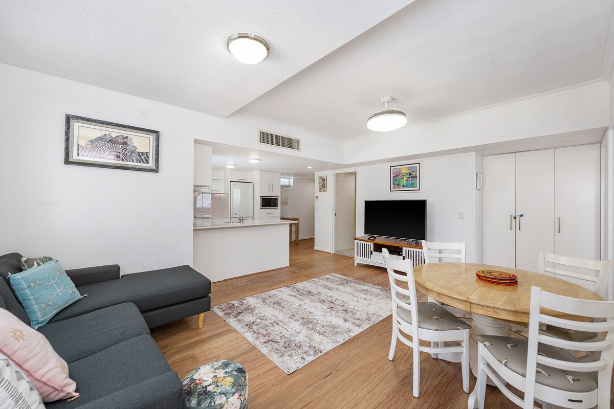 1044/1 Ocean Street Burleigh Heads 10