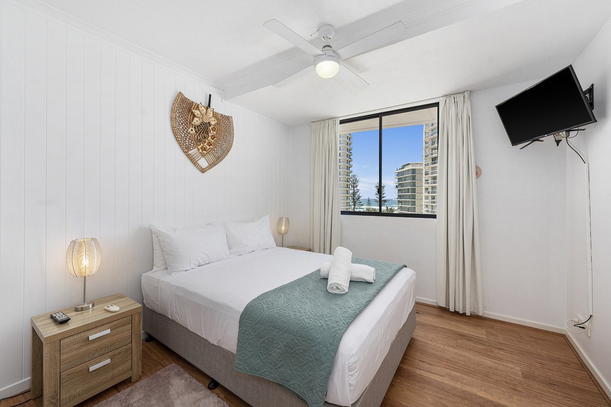 1044/1 Ocean Street Burleigh Heads 12