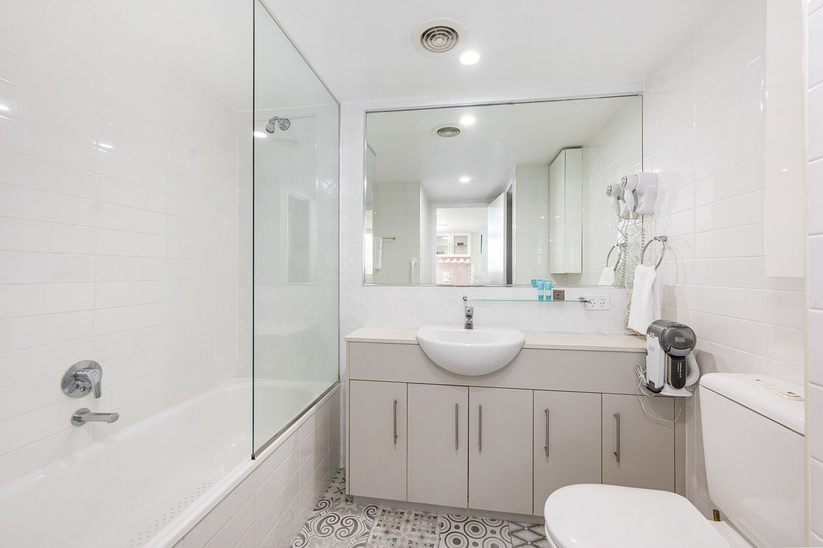 1044/1 Ocean Street Burleigh Heads 14