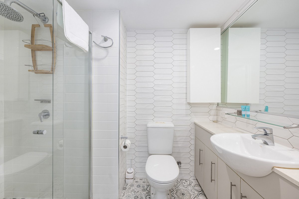 1044/1 Ocean Street Burleigh Heads 16