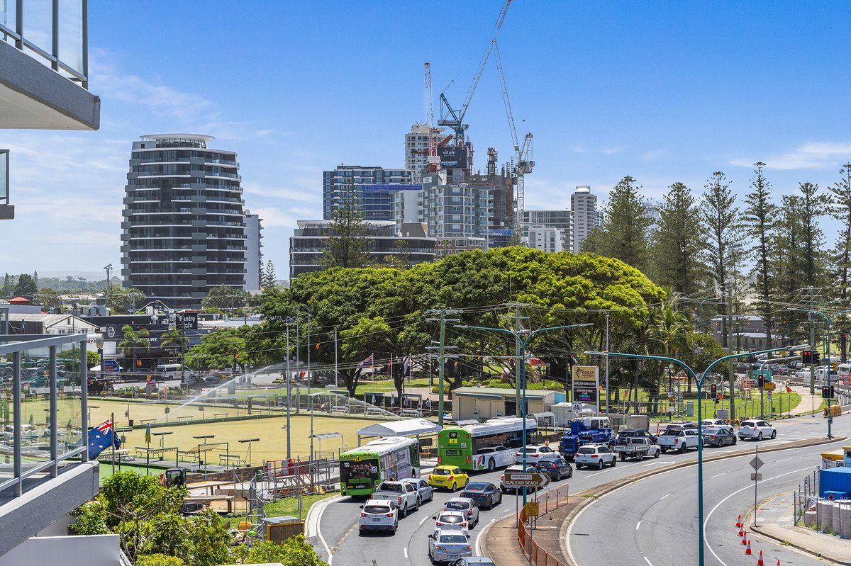 1044/1 Ocean Street Burleigh Heads 17