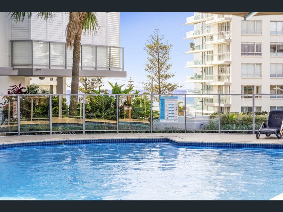 1044/1 Ocean Street Burleigh Heads 19