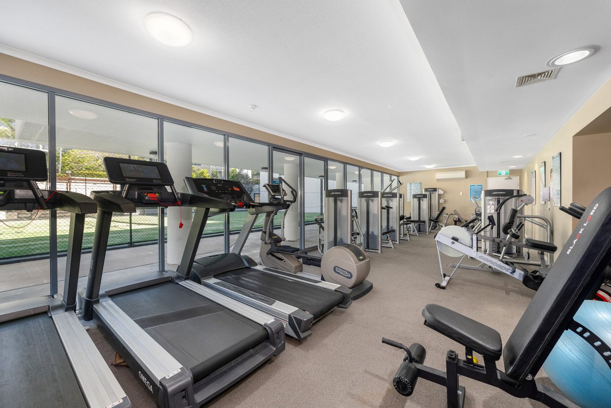 1044/1 Ocean Street Burleigh Heads 21