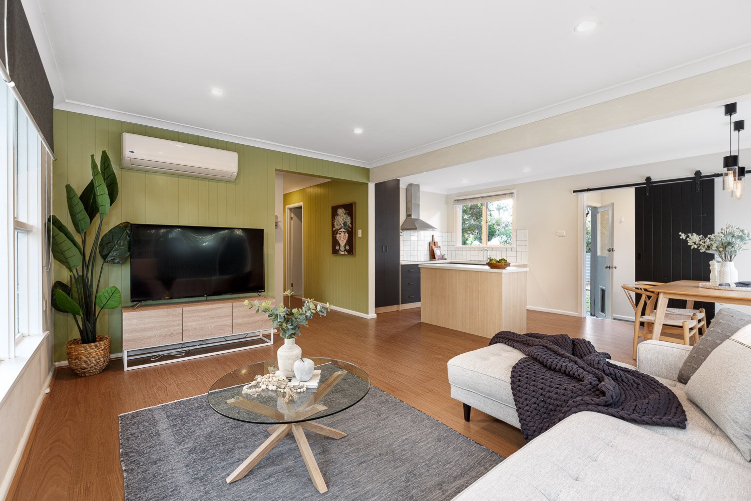 Gallery: 1045 Humffray Street South